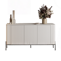 Elegantti valkoinen uurrettu lipasto, 150 cm VICTORIA