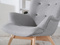 Skandinaavinen nojatuoli, jonka jalat ovat harmaata pyökkiä FLORI